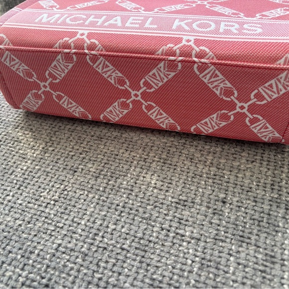 BNWT authentic Michael Kors Coral Crossbody Bag β Store Purchase (Not Outlet)! - Picture 13 of 16